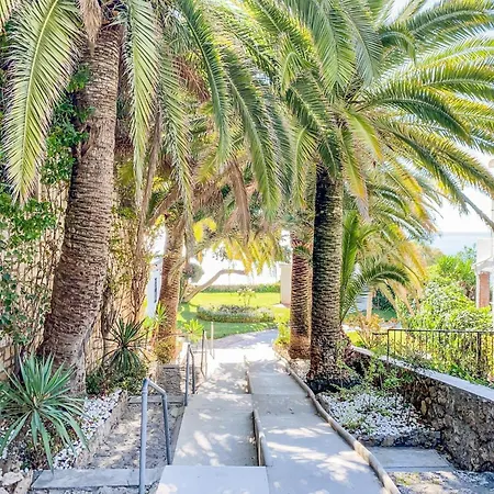 Beachside In Apartment Torremolinos